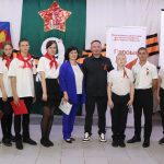 Муниципальный куратор Движения Первых Алексей Алексеевич Дубинин вручил особые знаки отличия «Первые»